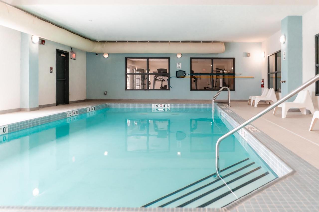 Stars Inn Leduc Eksteriør billede