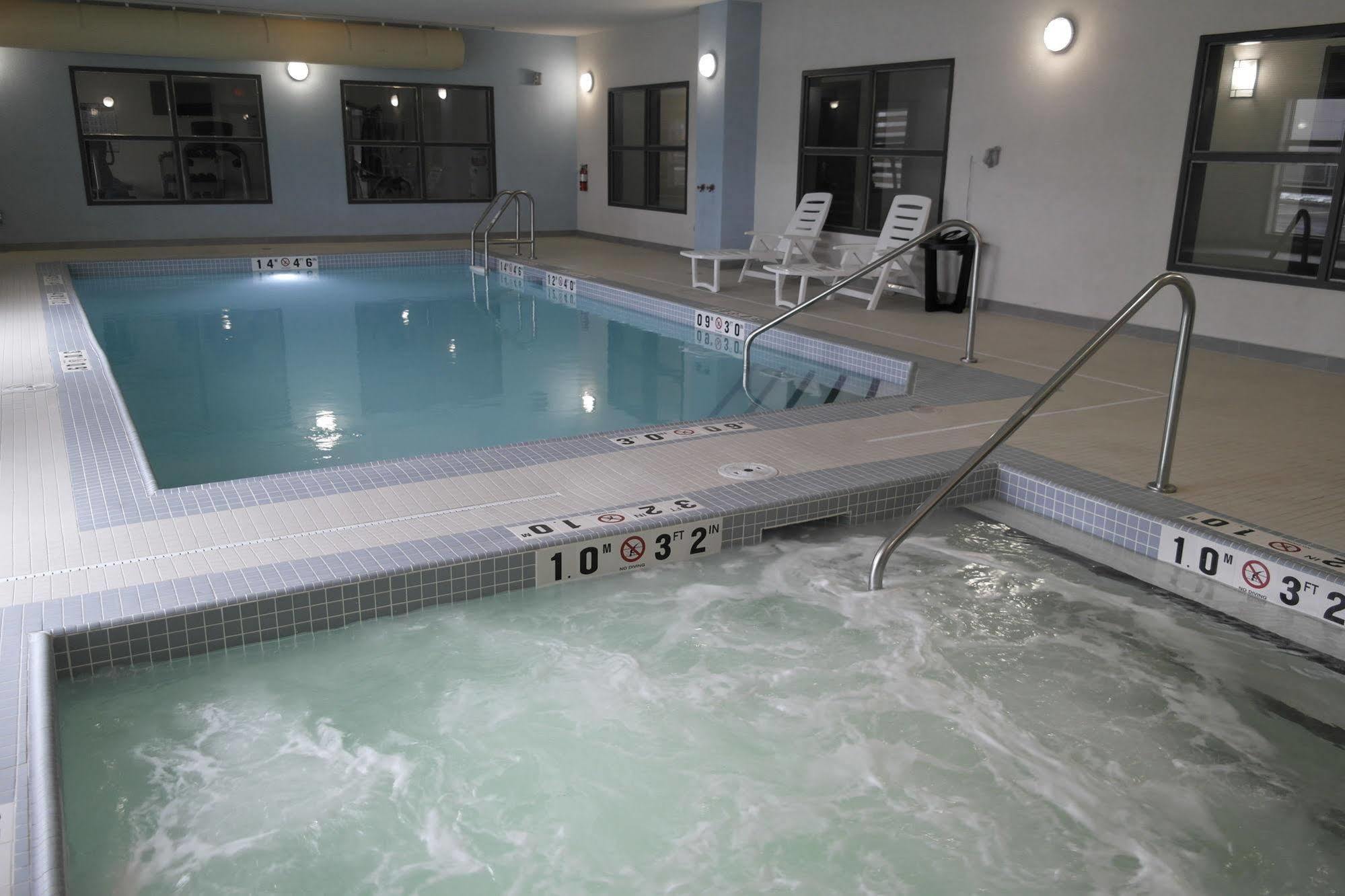 Stars Inn Leduc Eksteriør billede